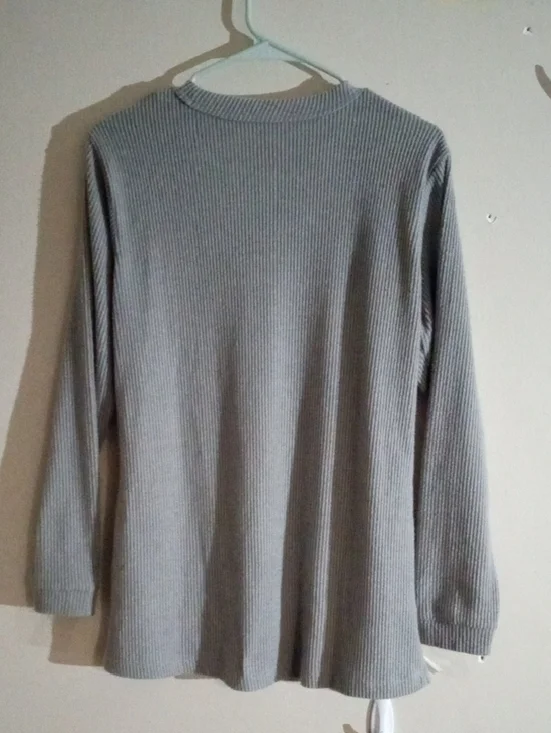 Women's Ribbed Button-Front Top - Picture 4 of 8